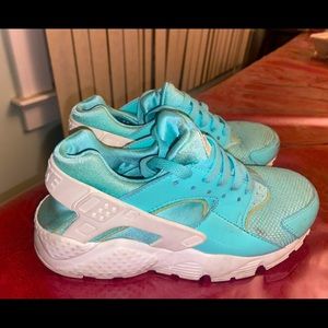 Girl’s Nike Huarache Shoes